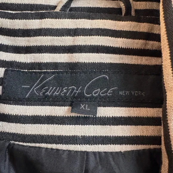 Keneth Cole black and white stripe lined raincoat with pockets and belt. - Picture 4 of 4